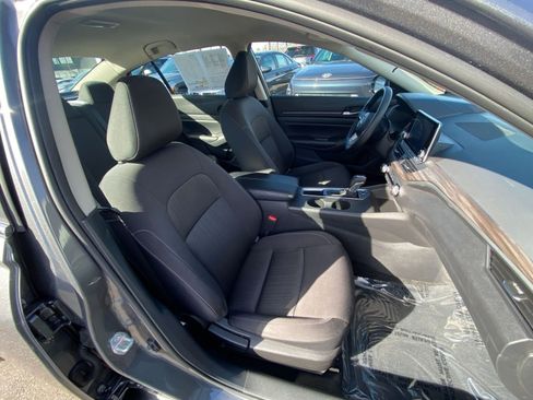 Used 2025 Nissan Altima 2.5 SV image 28