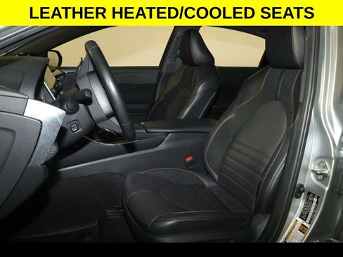 Used 2019 Toyota Avalon Touring image 4