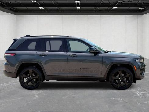 Certified 2024 Jeep Grand Cherokee Altitude AWD/4WD image 6