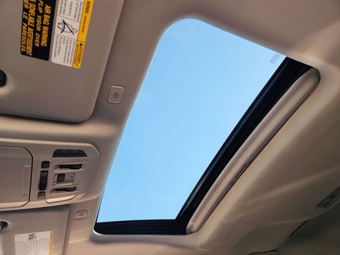 New 2026 Toyota Highlander Limited image 25