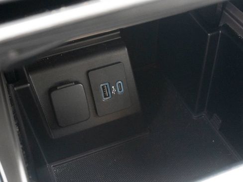 Used 2020 Ford Explorer XLT w/ Equipment Group 202A RWD image 29