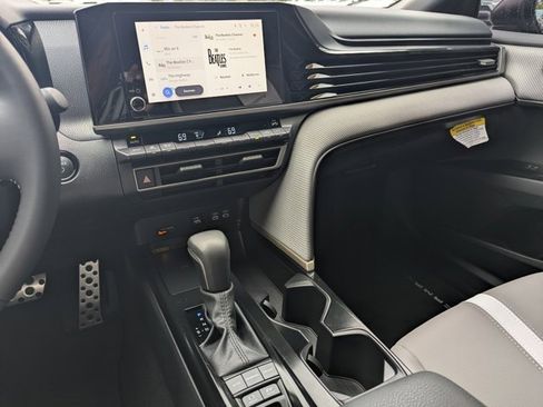 Used 2025 Toyota Camry SE image 24