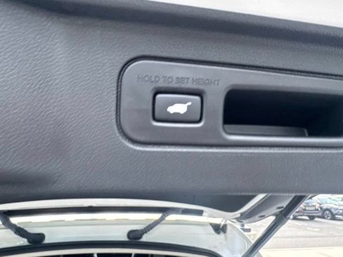 Used 2024 Honda Pilot Touring image 13