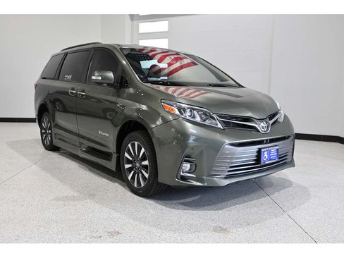 Used 2020 Toyota Sienna Limited Premium FWD image 3