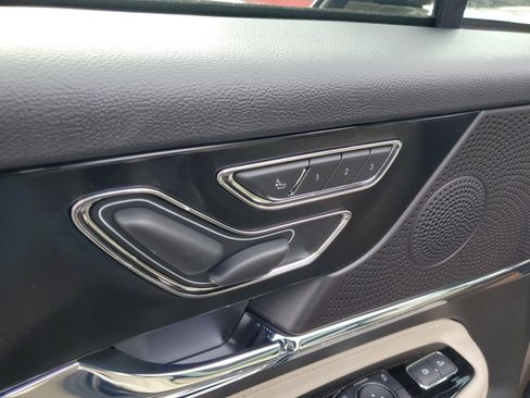 New 2026 Lincoln Corsair Premiere image 9