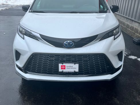 Certified 2023 Toyota Sienna XSE image 2