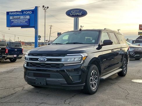 Used 2024 Ford Expedition Max XLT image 2