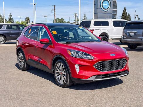 Used 2020 Ford Escape Titanium image 5