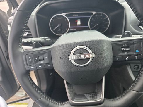 Used 2025 Nissan Rogue SV image 18