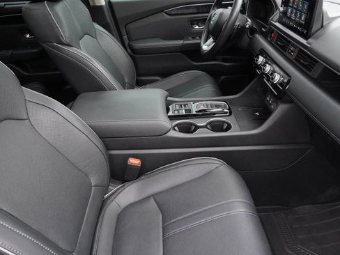 Used 2023 Honda Pilot Elite image 12