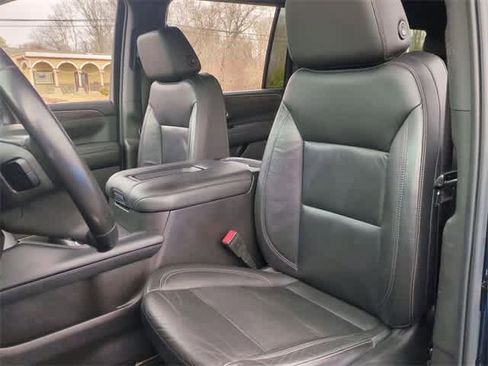 Used 2021 Chevrolet Suburban LT image 19