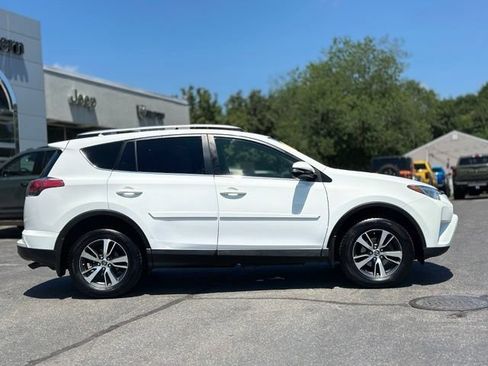 Used 2018 Toyota RAV4 XLE AWD/4WD image 6