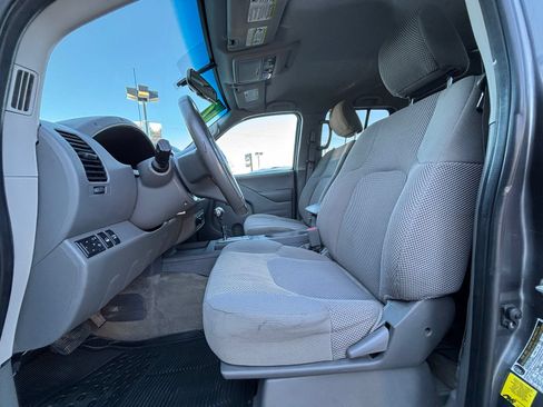 Used 2017 Nissan Frontier SV w/ SV Value Truck Package AWD/4WD image 11