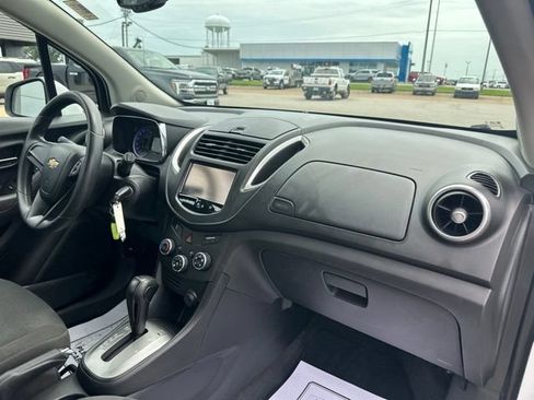 Used 2015 Chevrolet Trax LS FWD image 9