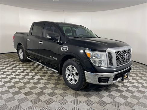 Used 2017 Nissan Titan SV image 24