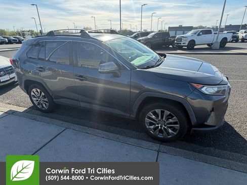 Used 2020 Toyota RAV4 XLE Premium image 7