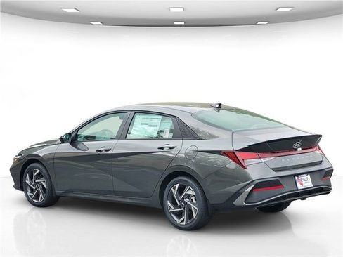 New 2025 Hyundai Elantra SEL FWD image 6
