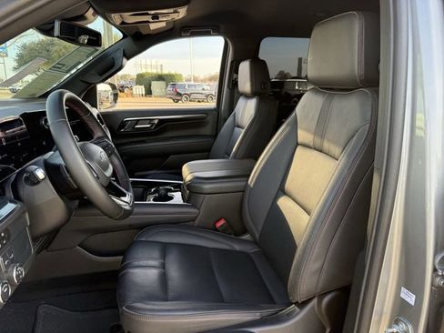 Certified 2025 Chevrolet Suburban RST image 26