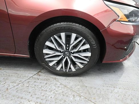 Used 2024 Nissan Altima 2.5 SV image 18