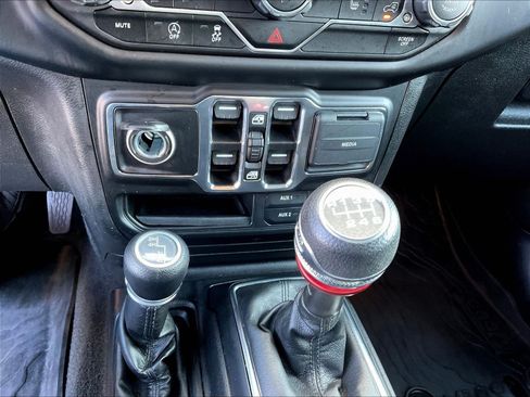 Used 2022 Jeep Wrangler Unlimited Sport AWD/4WD image 15