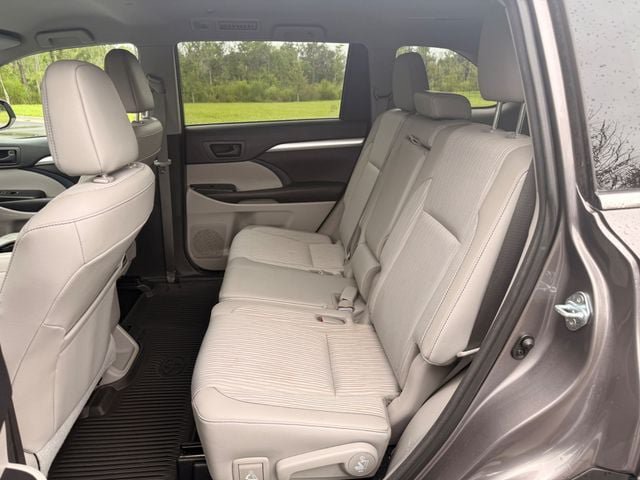 Used 2016 Toyota Highlander Plus FWD image 15