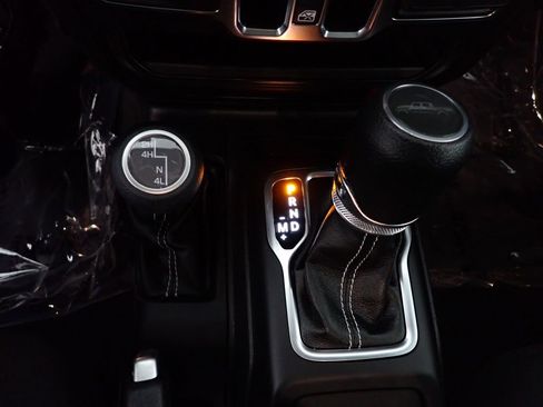 Used 2023 Jeep Gladiator Overland image 37