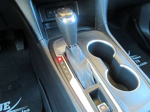 Used 2020 Chevrolet Equinox LT FWD image 27