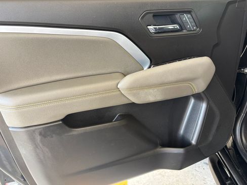 Used 2025 Chevrolet Colorado ZR2 AWD/4WD image 11