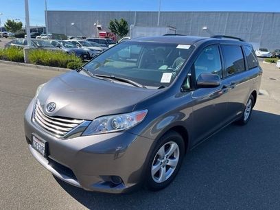 Used 2017 Toyota Sienna LE