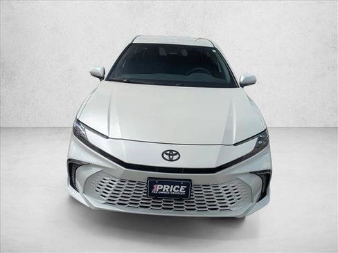 Used 2025 Toyota Camry XSE FWD image 2