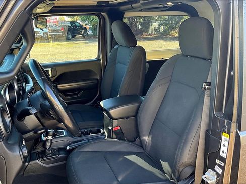 Used 2019 Jeep Wrangler Sport image 9