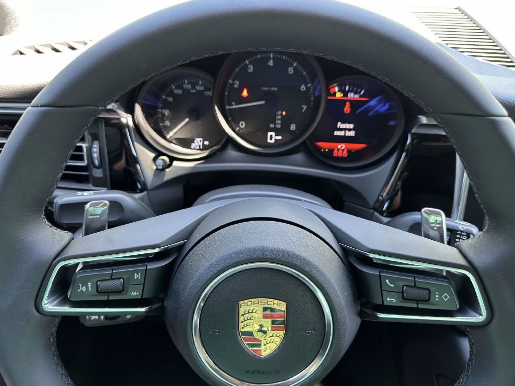 Used 2026 Porsche Macan AWD/4WD image 20