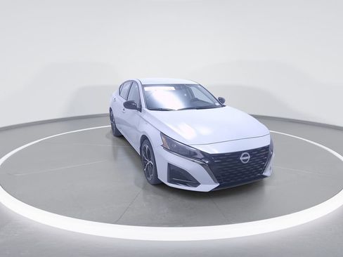 Used 2025 Nissan Altima 2.5 SR image 2