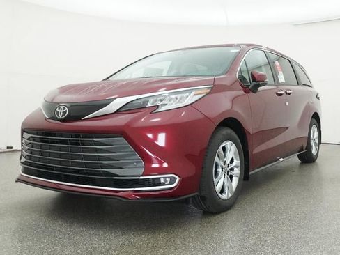 New 2026 Toyota Sienna Limited FWD image 32