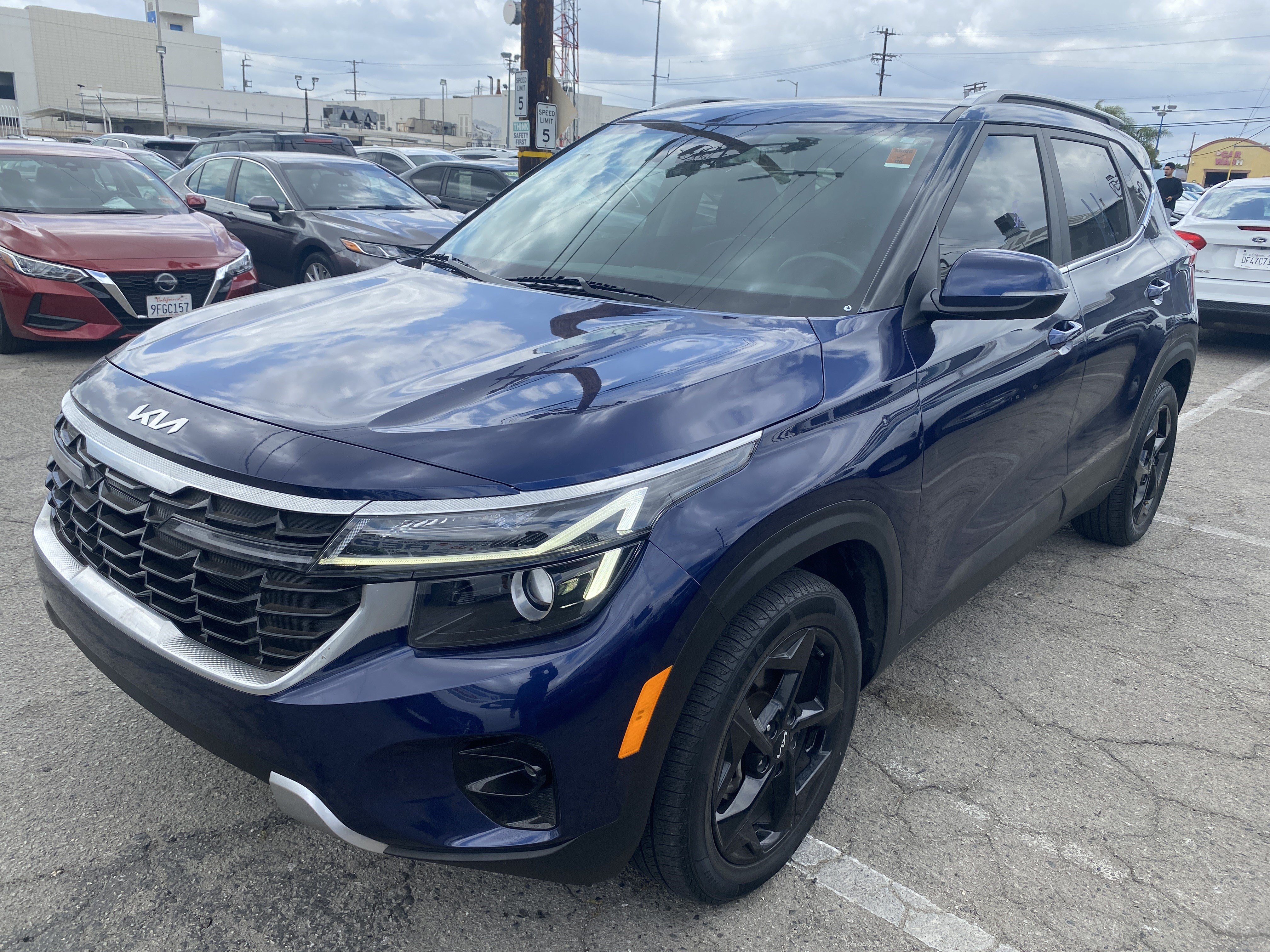 Used 2024 Kia Seltos EX FWD image 2