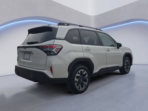 Used 2025 Subaru Forester Premium AWD/4WD image 6