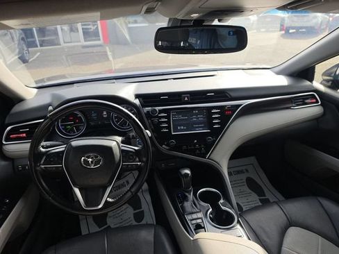Used 2018 Toyota Camry XLE FWD image 28