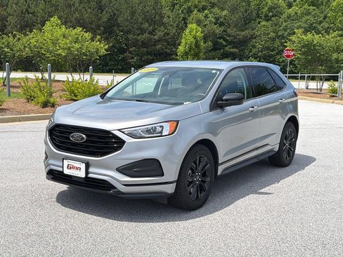 Used 2022 Ford Edge SE w/ Black Appearance Package AWD/4WD image 3