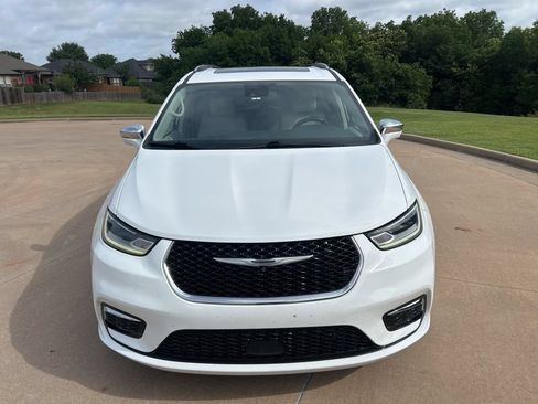 Used 2021 Chrysler Pacifica Limited w/ Premium & Safety Sphere Group AWD/4WD image 7