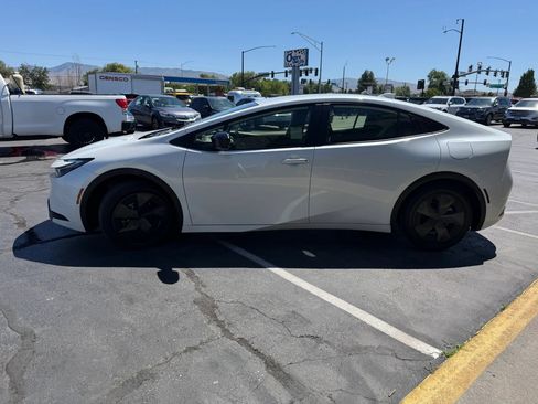 Used 2024 Toyota Prius LE FWD image 4
