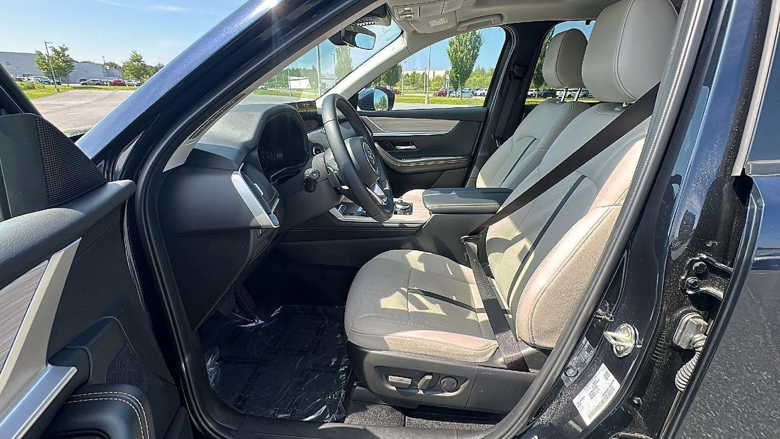 Used 2024 MAZDA CX-90 Plug-In Hybrid w/ Preferred AWD/4WD image 28