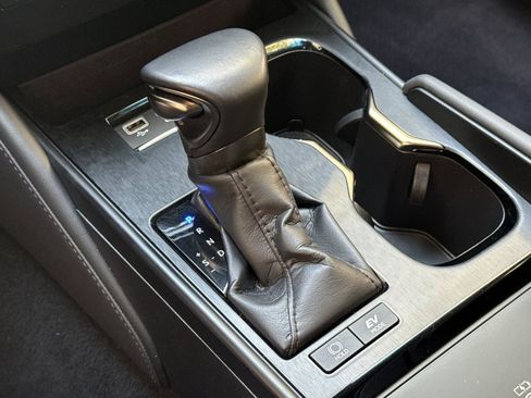 Used 2025 Lexus ES 300h w/ Premium Package FWD image 17