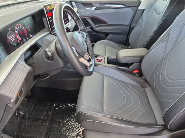 Used 2026 Volkswagen Tiguan SE FWD image 15