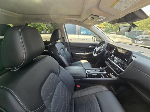 Used 2024 Nissan Pathfinder Platinum w/ Cargo Package AWD/4WD image 9