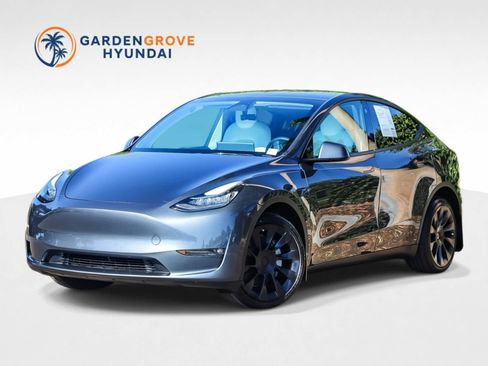 Used 2023 Tesla Model Y Long Range AWD/4WD image 1