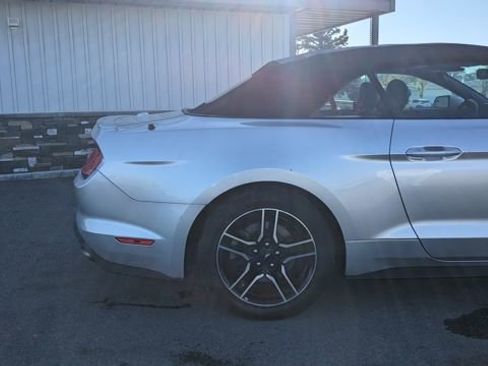 Used 2018 Ford Mustang Premium image 11