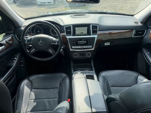 Used 2015 Mercedes-Benz GL 550 4MATIC image 32