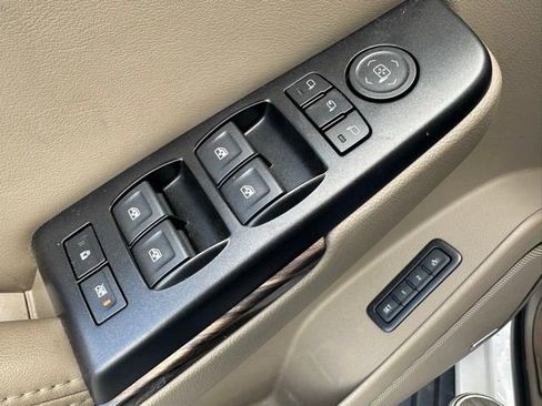 Used 2018 GMC Yukon SLT w/ Premium Edition image 27