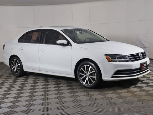 Used 2017 Volkswagen Jetta SE image 46