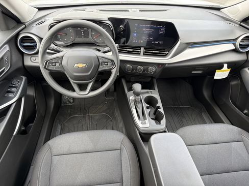 New 2026 Chevrolet Trax LS w/ LS Convenience Package FWD image 2